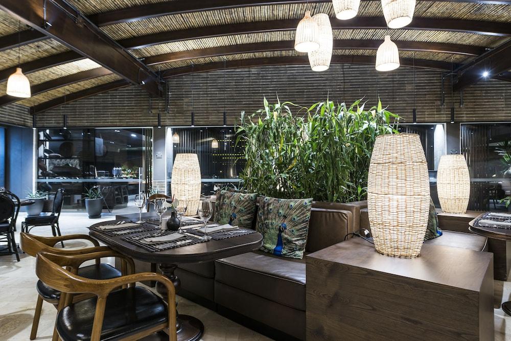 Movich Hotel Las Lomas Rionegro Exterior photo Interior of the restaurant