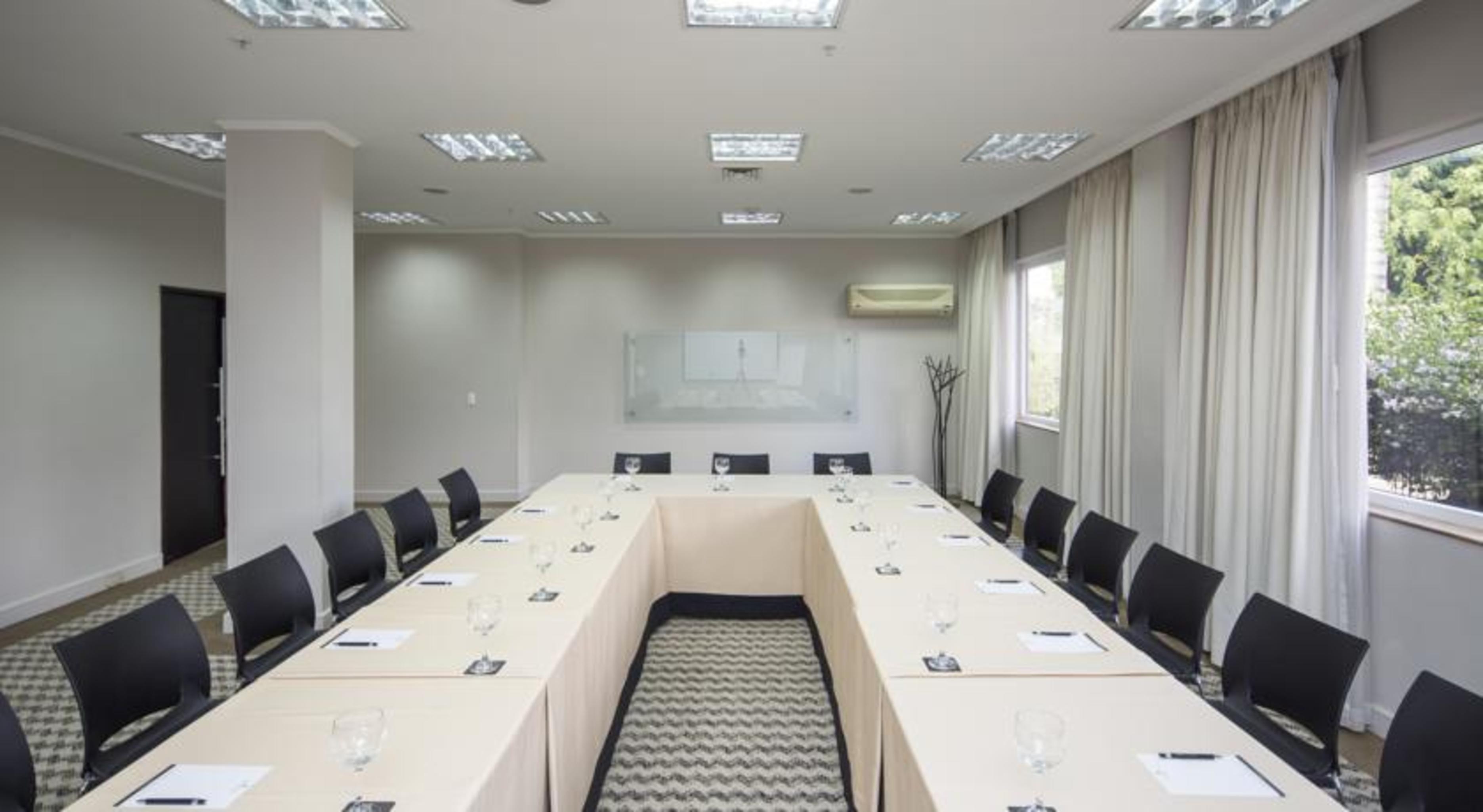 Movich Hotel Las Lomas Rionegro Exterior photo U-shaped table