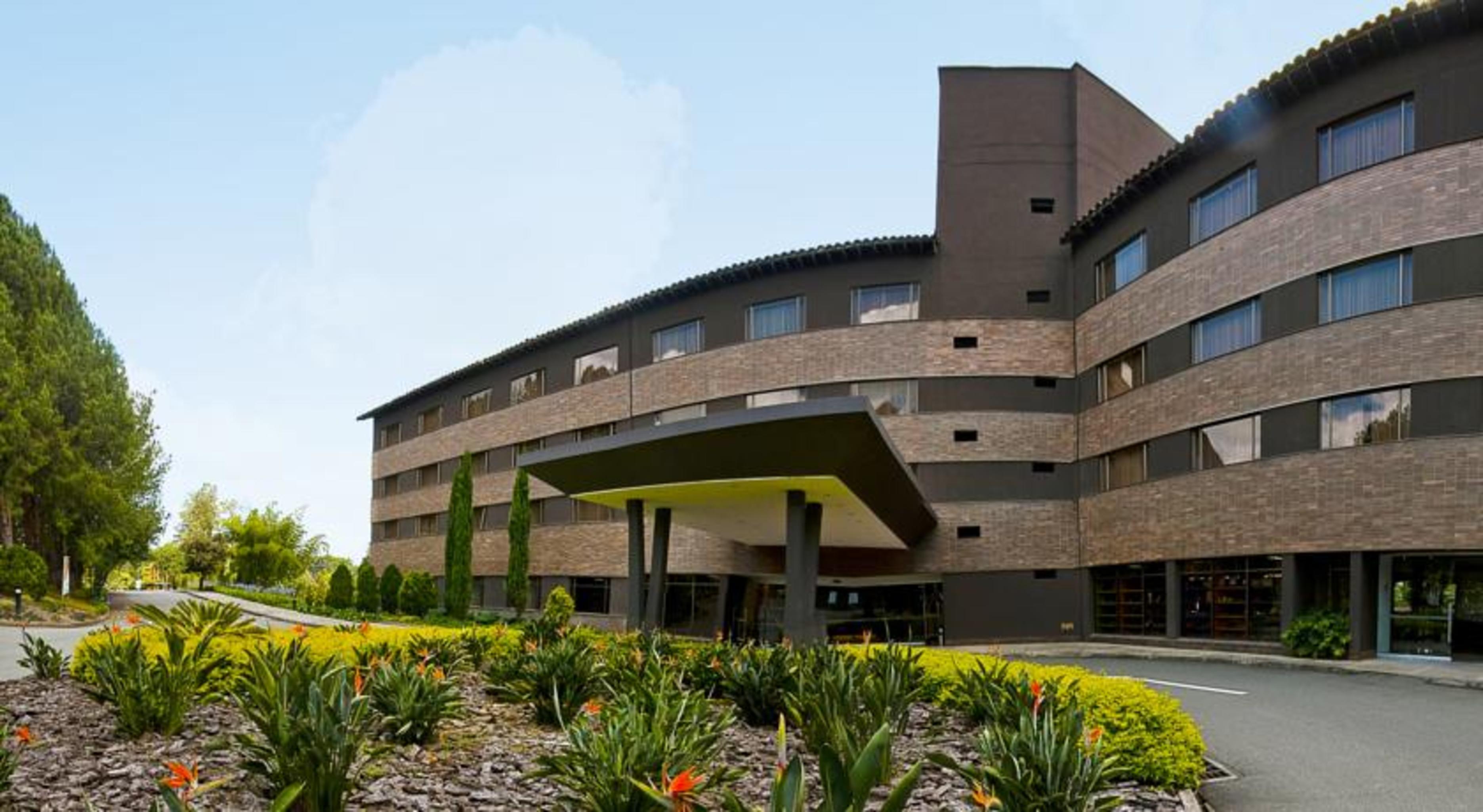 Movich Hotel Las Lomas Rionegro Exterior photo The main entrance of the University of Roehampton