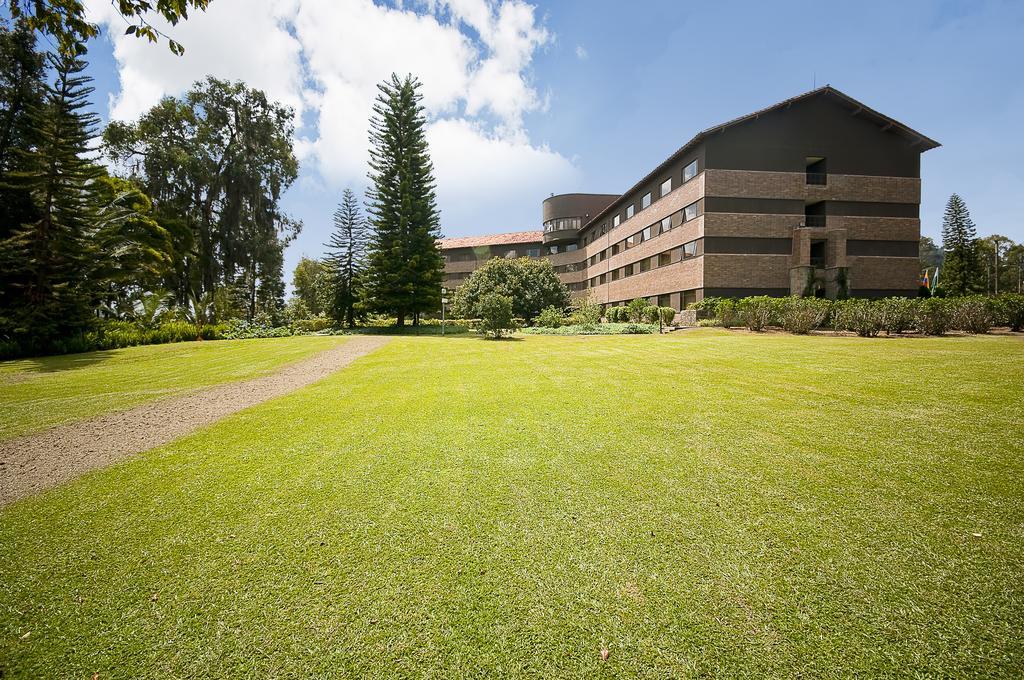 Movich Hotel Las Lomas Rionegro Exterior photo The main building of the University of Gävle