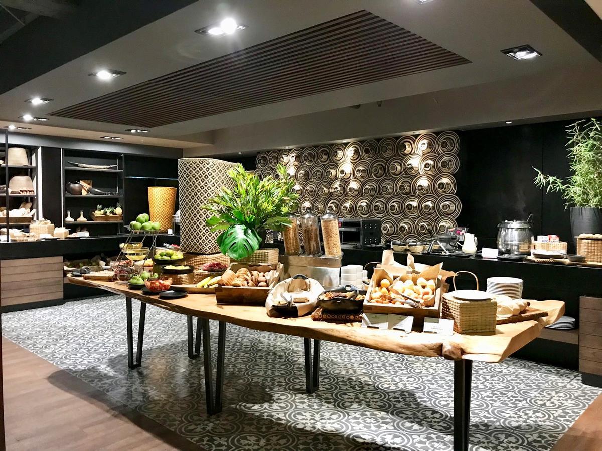 Movich Hotel Las Lomas Rionegro Exterior photo The buffet at the lounge