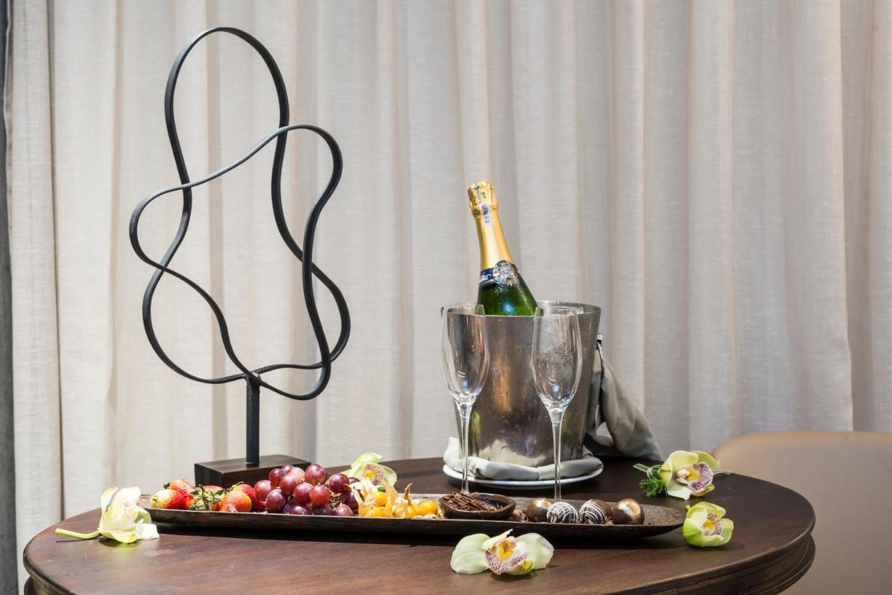 Movich Hotel Las Lomas Rionegro Exterior photo A wine cooler