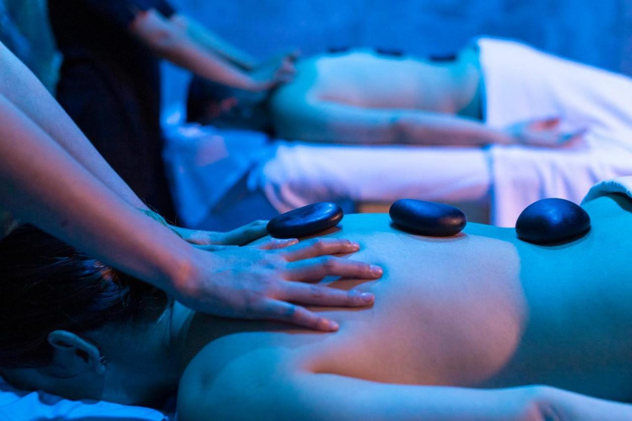 Movich Hotel Las Lomas Rionegro Exterior photo Hot stone massage